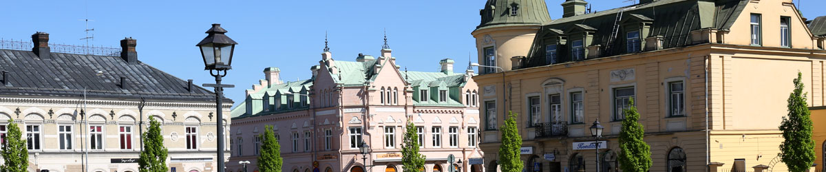 Gamla byggnader vid Stora torget i Köping.
